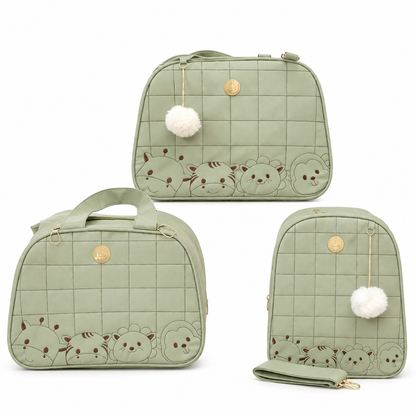 Kit de três bolsas de maternidade verde-oliva com bordados de animais em vista frontal.