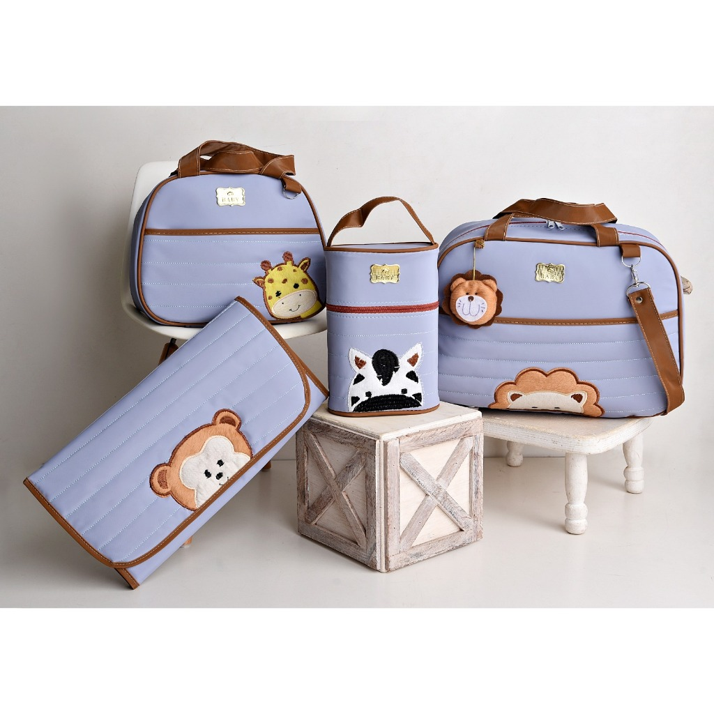 Kit Bolsas Maternidade Bichinhos lilás num banco