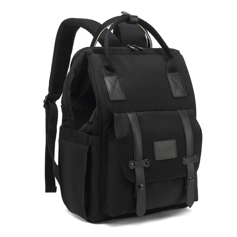 Mochila preta estruturada em ângulo de três quartos com alças superiores e fivelas frontais.