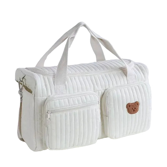 Bolsa de maternidade branca acolchoada com dois bolsos frontais e bordado de ursinho.