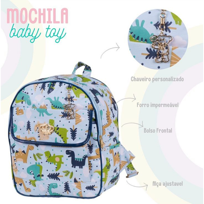 Mochila infantil azul com estampa de dinossauros coloridos em vista de três quartos.
