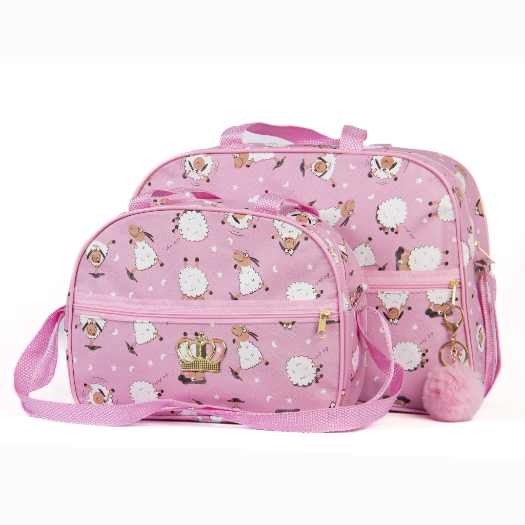 Vista frontal de duas bolsas de maternidade rosa com estampa de ovelhas e pompom