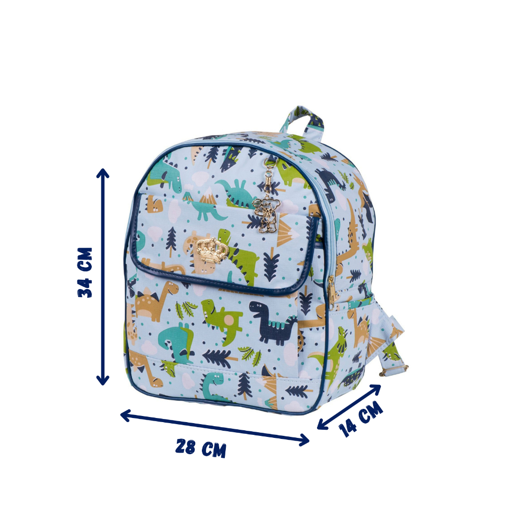 Mochila infantil azul-claro com estampa de dinossauros e medidas indicadas por setas.