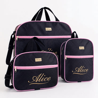 Três bolsas de maternidade pretas com detalhes em rosa e nome dourado Alice.
