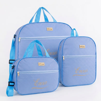 Três bolsas de maternidade azul-claro personalizadas com nome Enzo em fundo branco.