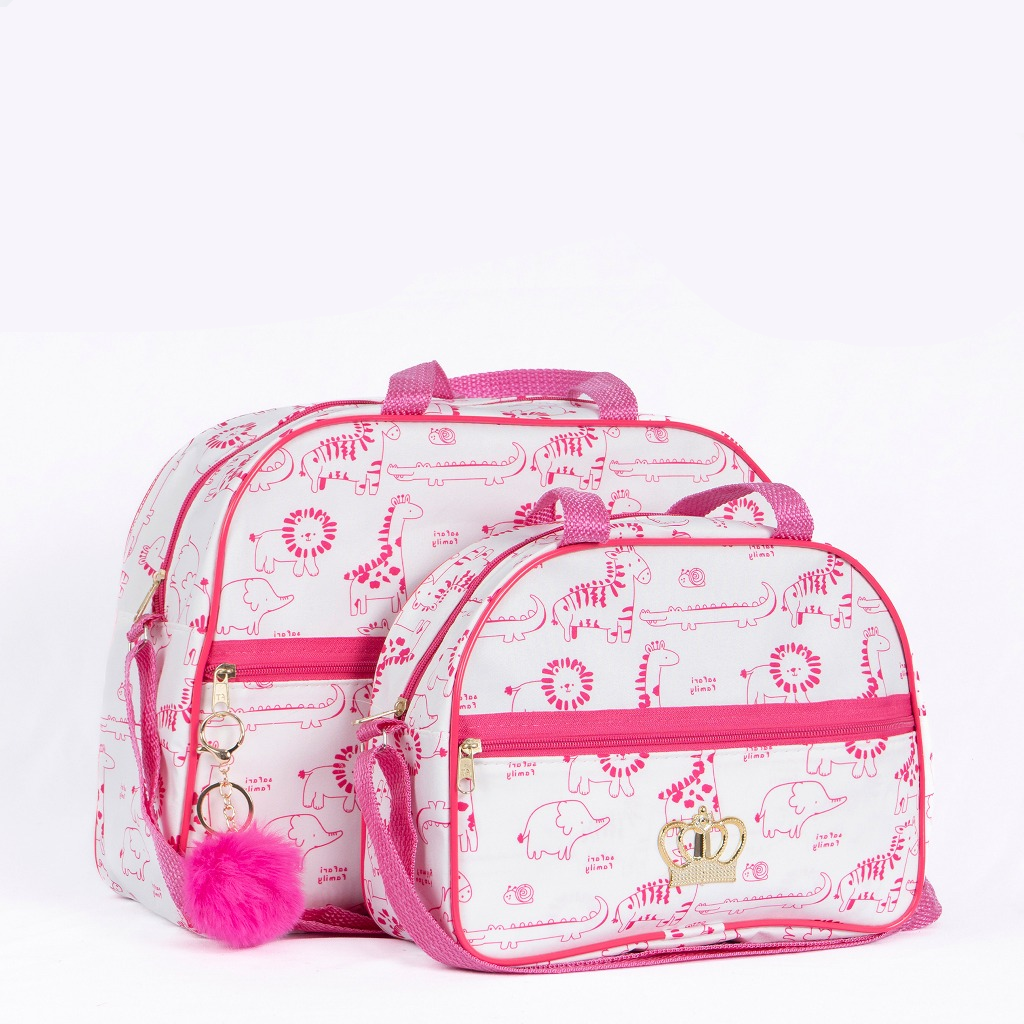 Duas bolsas de maternidade brancas com estampas rosa de animais e chaveiro de pompom.