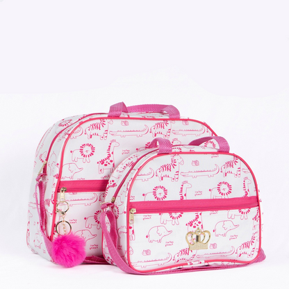 Duas bolsas de maternidade brancas com estampas rosa de animais e chaveiro de pompom.