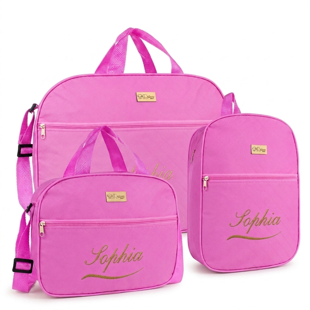 Kit de três bolsas de maternidade rosa com bordado dourado vistas de frente.