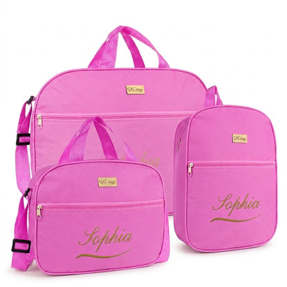 Kit de três bolsas de maternidade rosa com bordado dourado vistas de frente.