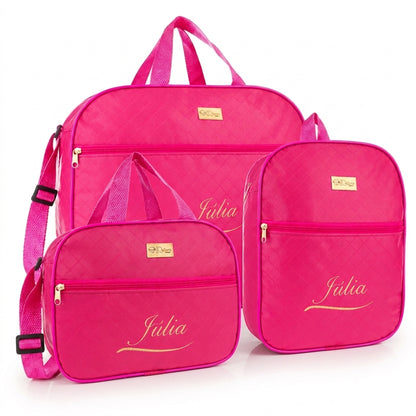 Três bolsas de maternidade rosa pink personalizadas com o nome Júlia e detalhes dourados.