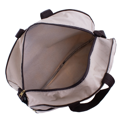 Bolsa bege arredondada aberta, vista de cima, mostrando interior amplo e alças escuras.