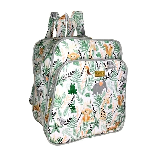 Mochila de maternidade branca com estampa de safari e folhagens, em ângulo diagonal.