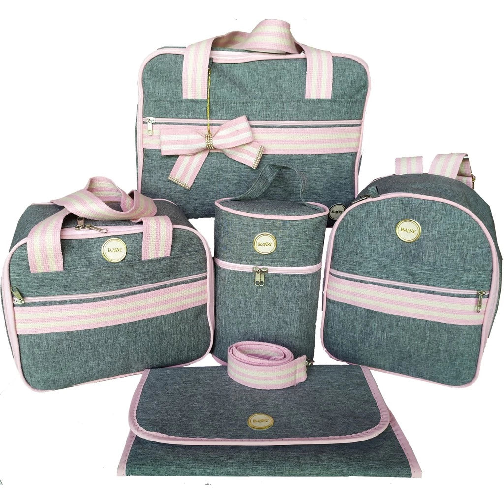 Kit de cinco bolsas maternidade cinza com alças listradas rosa e branco.