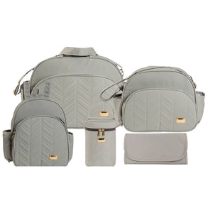 Kit maternidade cinza de cinco peças com costura chevron e detalhes dourados.