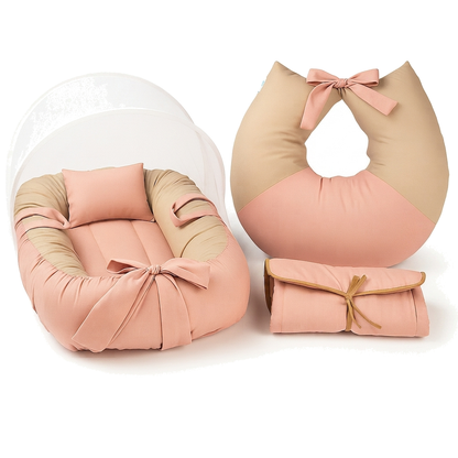 Kit de bebê rosa e bege com ninho, almofada curva, mosquiteiro e trocador portátil.