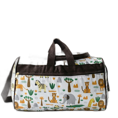 Bolsa maternidade branca com estampa colorida de animais do safári e alças marrons.