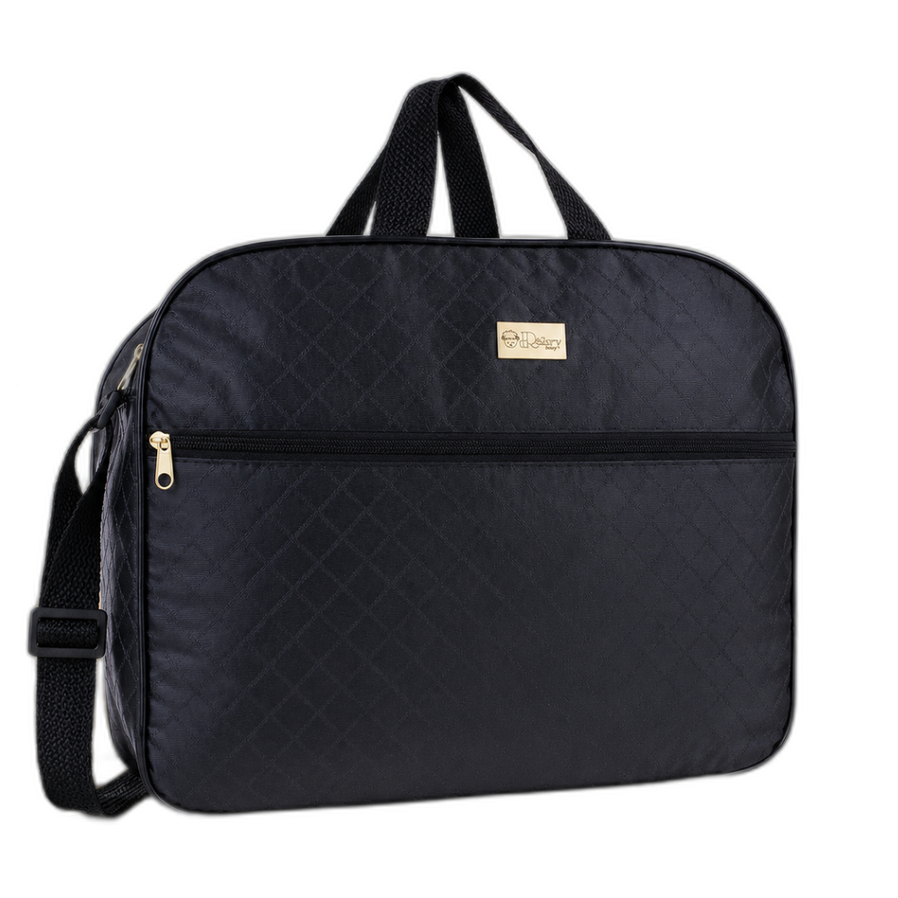 Bolsa maternidade preta em matelassê com detalhes dourados e alça transversal.