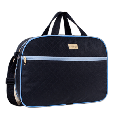 Bolsa maternidade azul-marinho com detalhes em azul-claro, bolso frontal e alça ajustável.