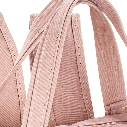 Detalhe em close-up das alças texturizadas em rosa com costuras brancas.