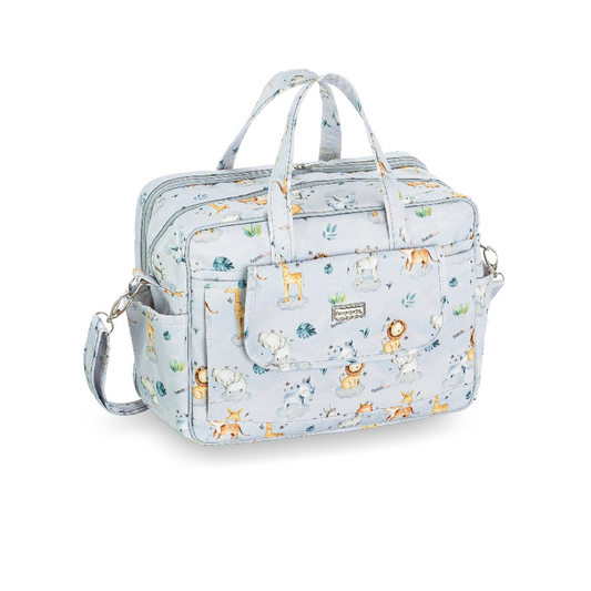 Bolsa de maternidade retangular cinza-claro com estampa safari, vista em ângulo de três quartos.