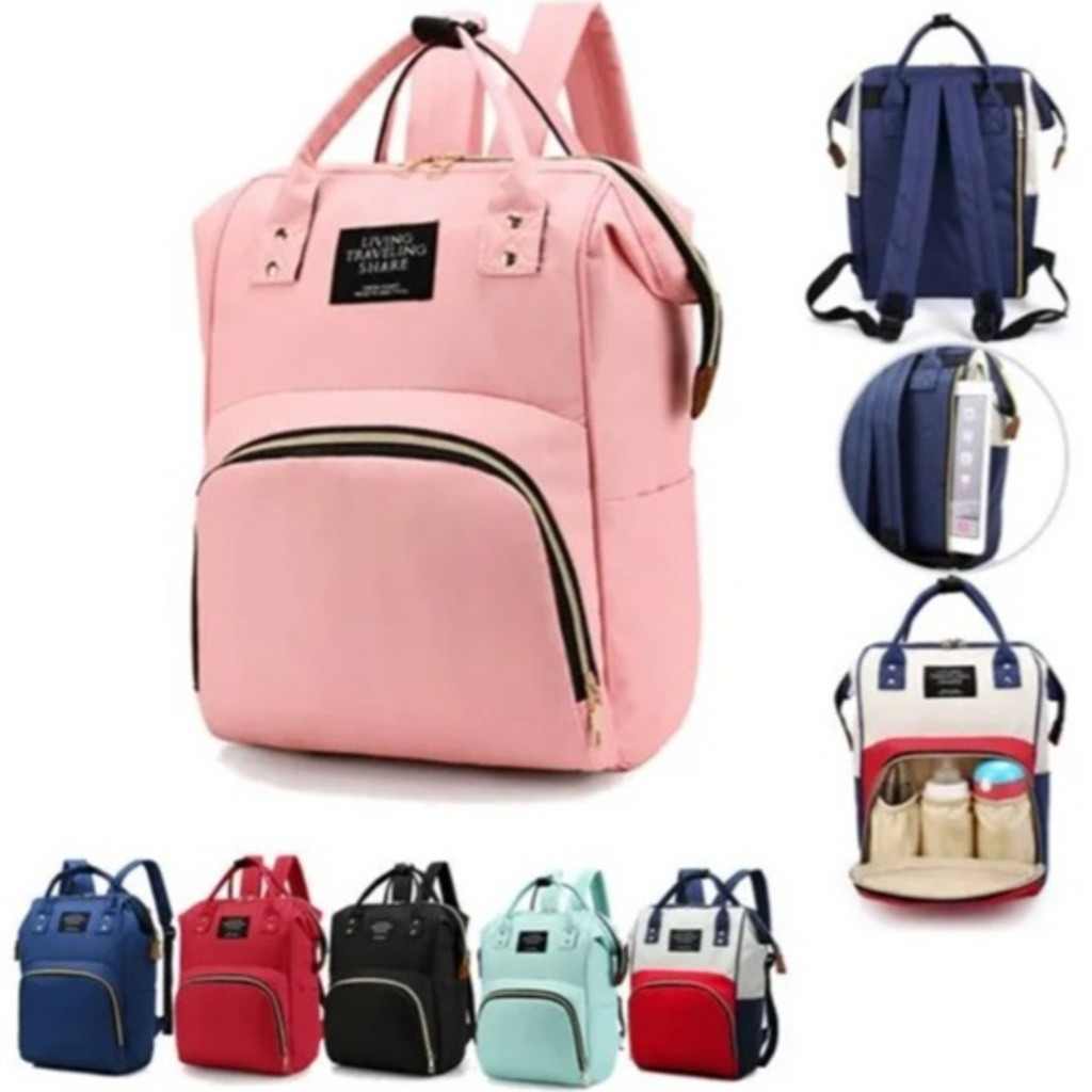 Mochila de maternidade rosa centralizada e variações de cores e compartimentos ao redor.