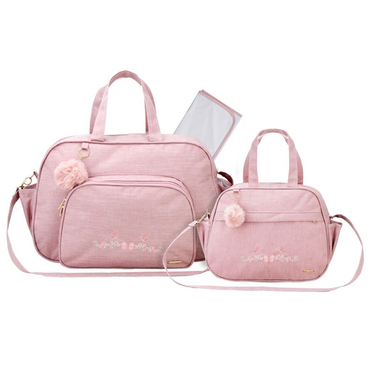Bolsas de maternidade rosa claro com detalhes bordados e trocador vistas de frente.