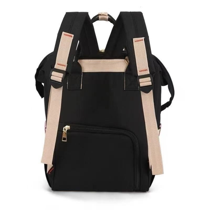 Mochila preta com alças bege e detalhes dourados, vista de costas em fundo branco.